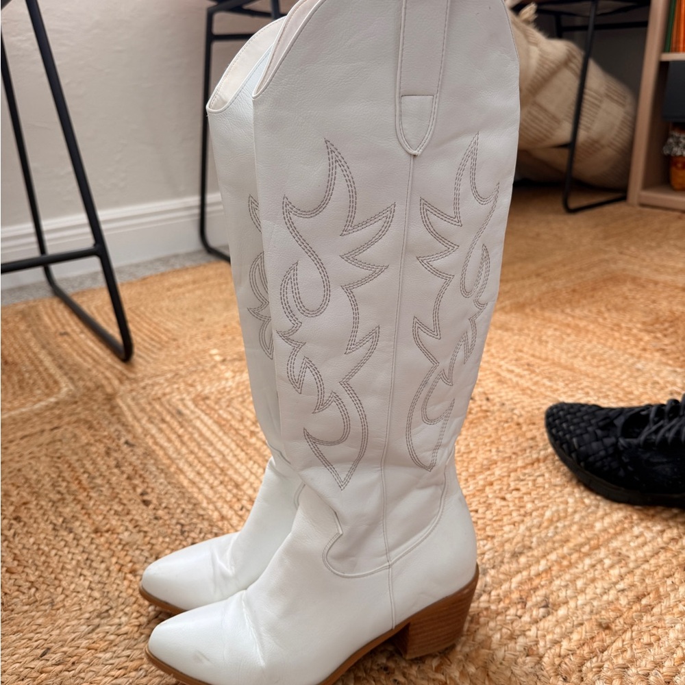White Western-Style Women's Boots